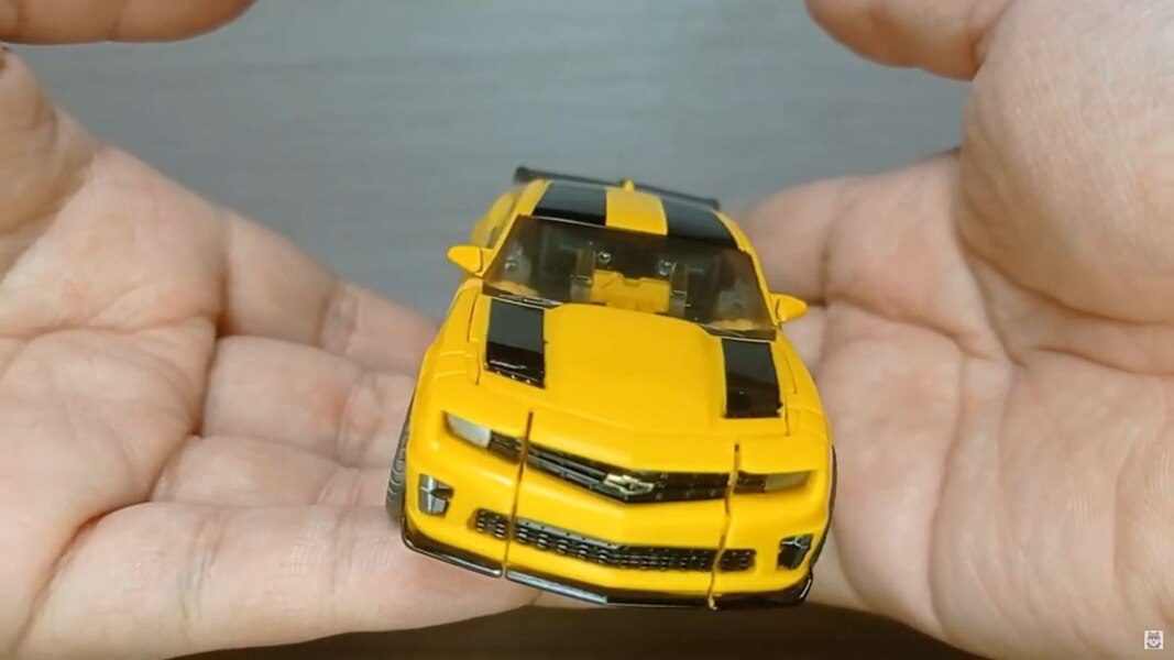 Transformers Studio Series 87 DOTM Bumblebee In Hand Image  (12 of 15)